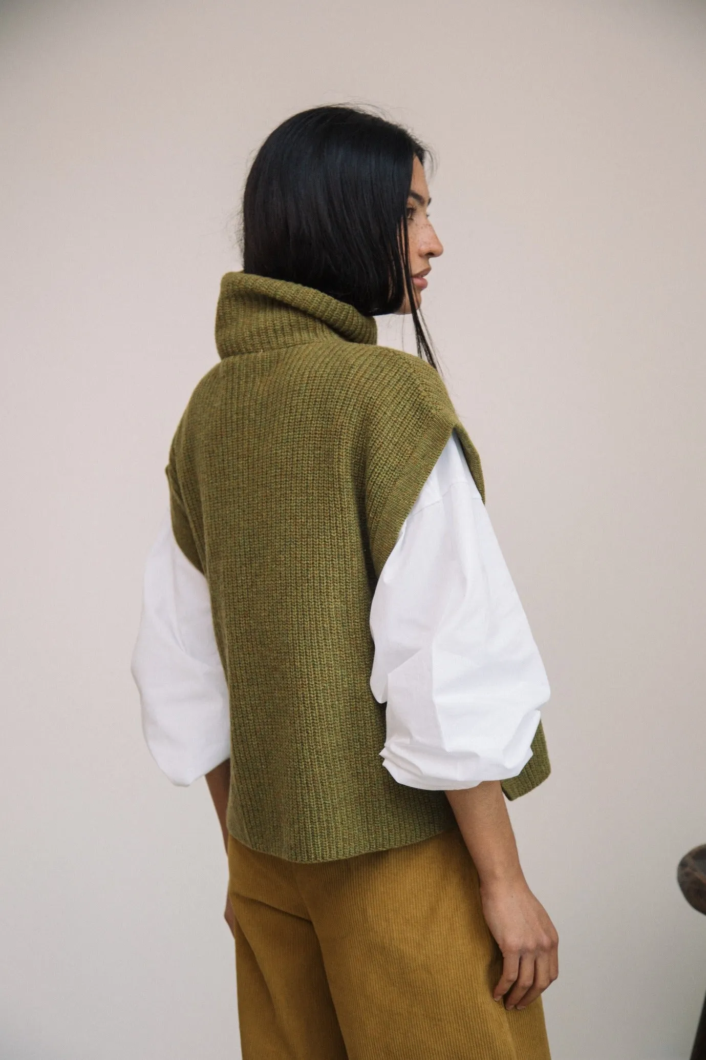 Kanon Recycled Wool Knitted Vest in Olive Marl