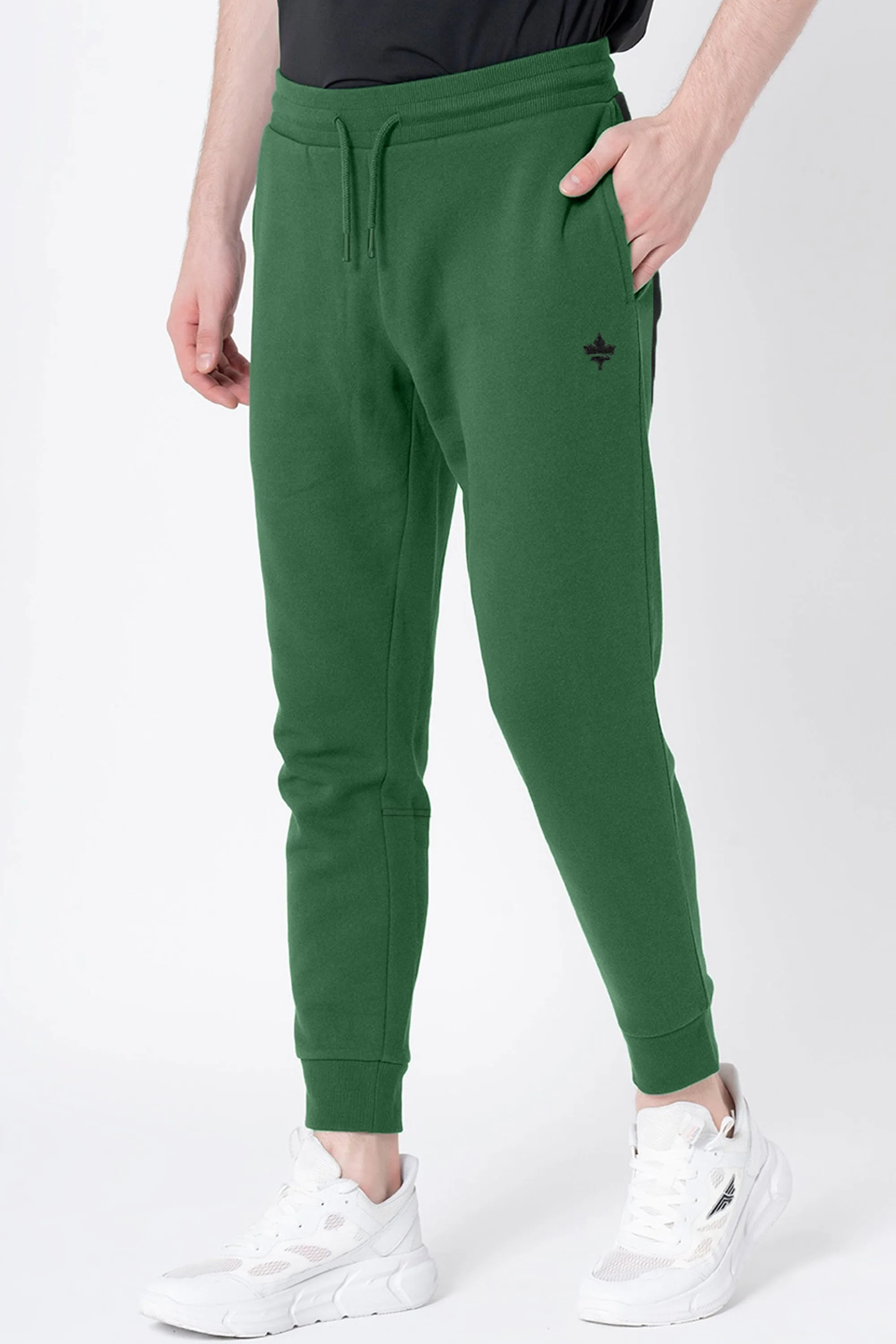 Polo Republica Men's Maple Leaf Embroidered Fleece Jogger Pants