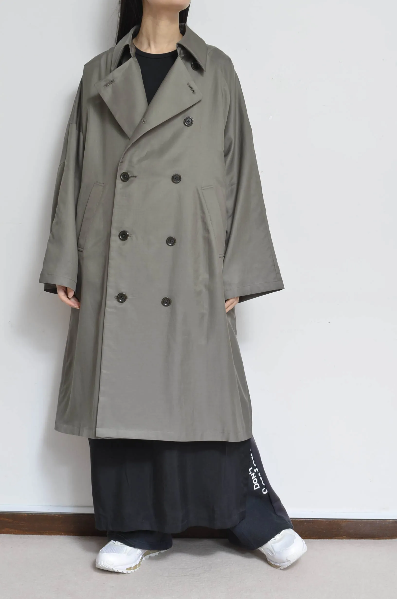 SCARF-LINED TRENCH COAT/KHAKI/01