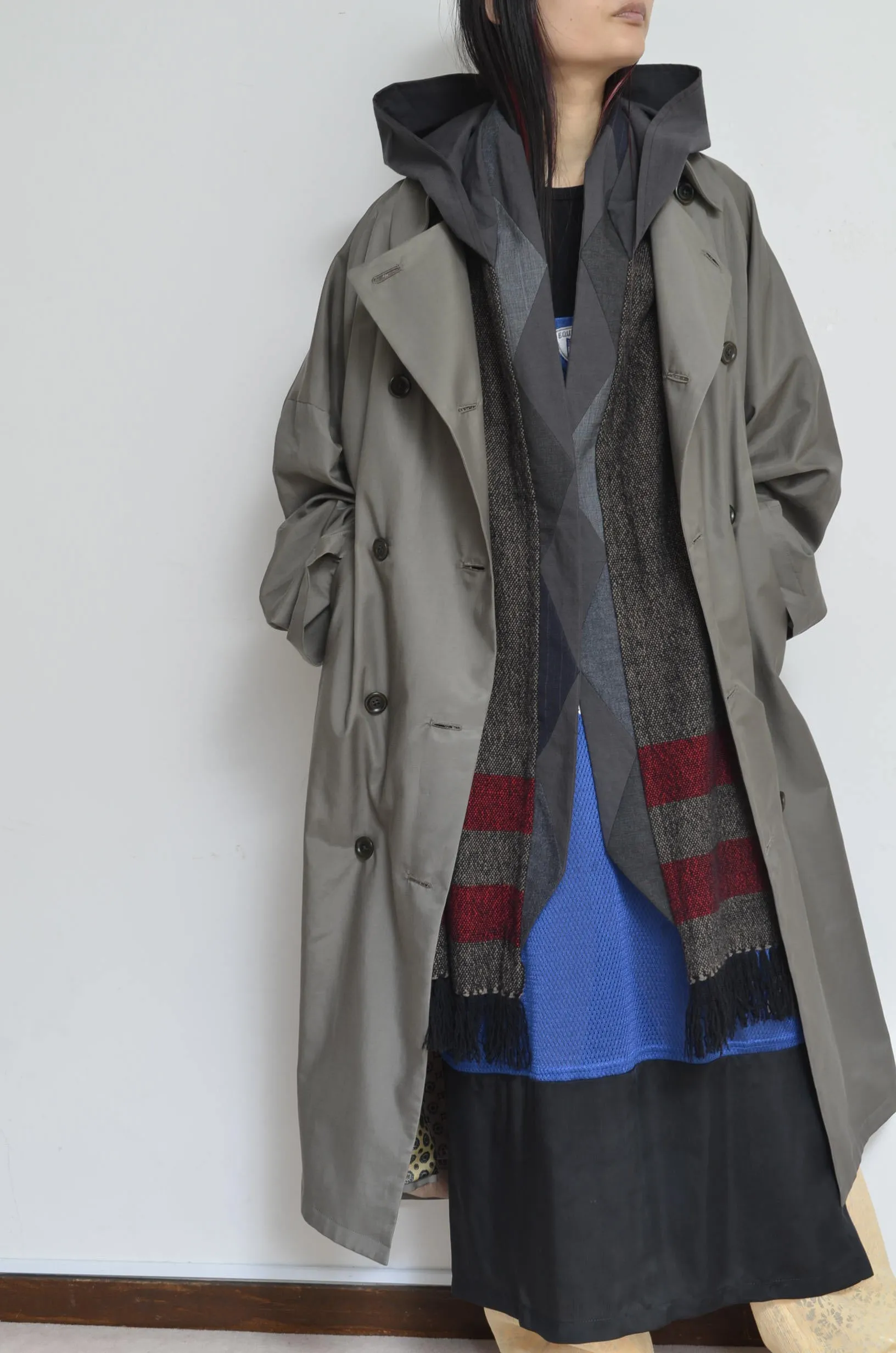 SCARF-LINED TRENCH COAT/KHAKI/02